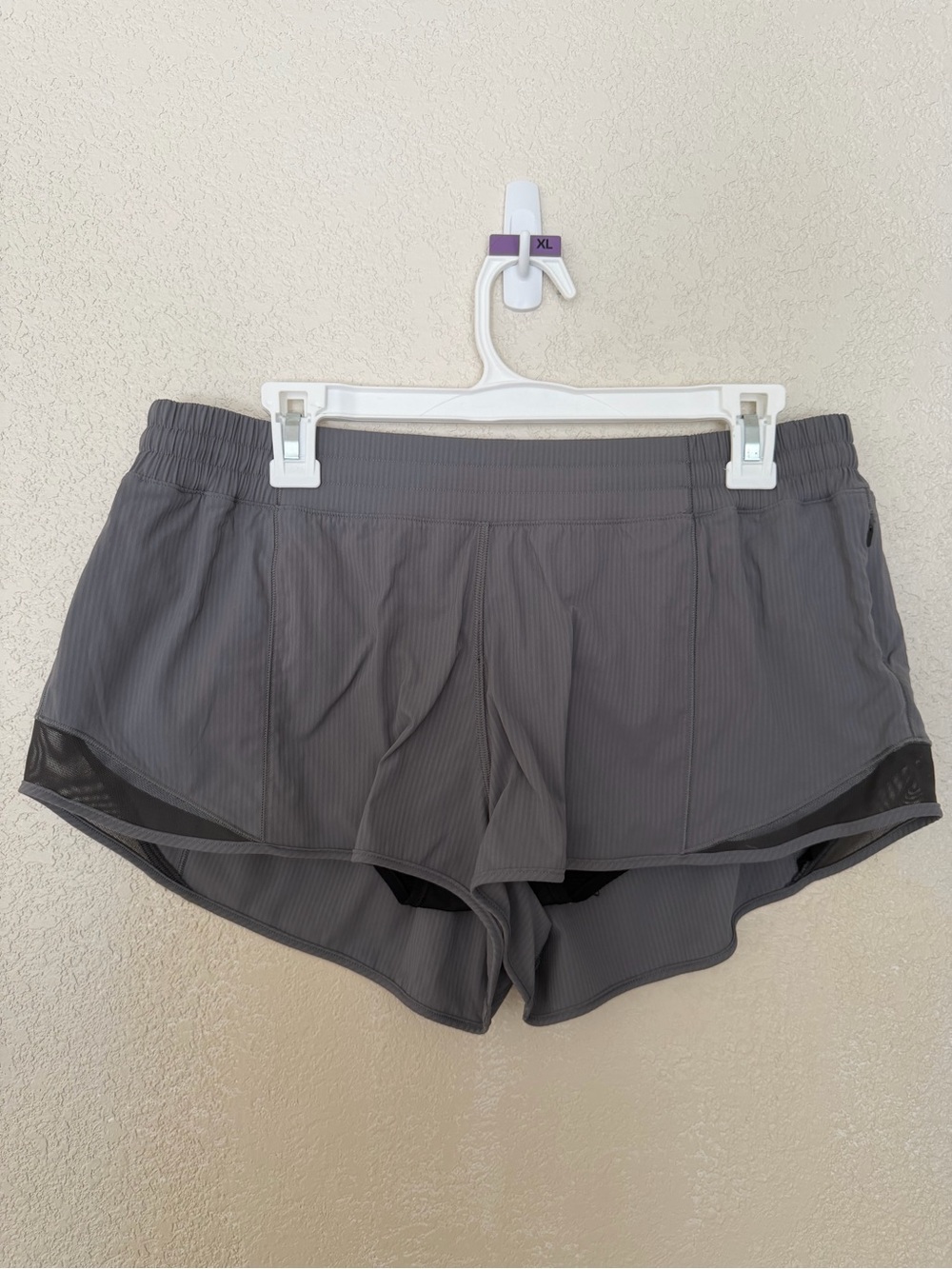 Lululemon Hotty Hot Speed Up Lined Running Shorts Gray Stripe Women’s Size 12